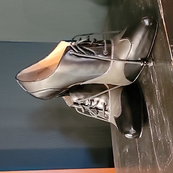 L.A.M.B - Picture 3 of 5